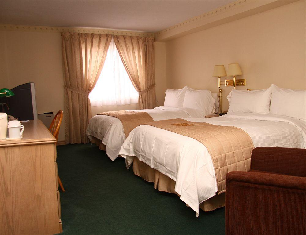 Quality Inn & Suites Bathurst Exterior foto